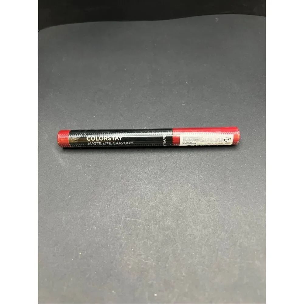 New Sealed Revlon Colorstay Matte Lite Crayon 006 Lift Off